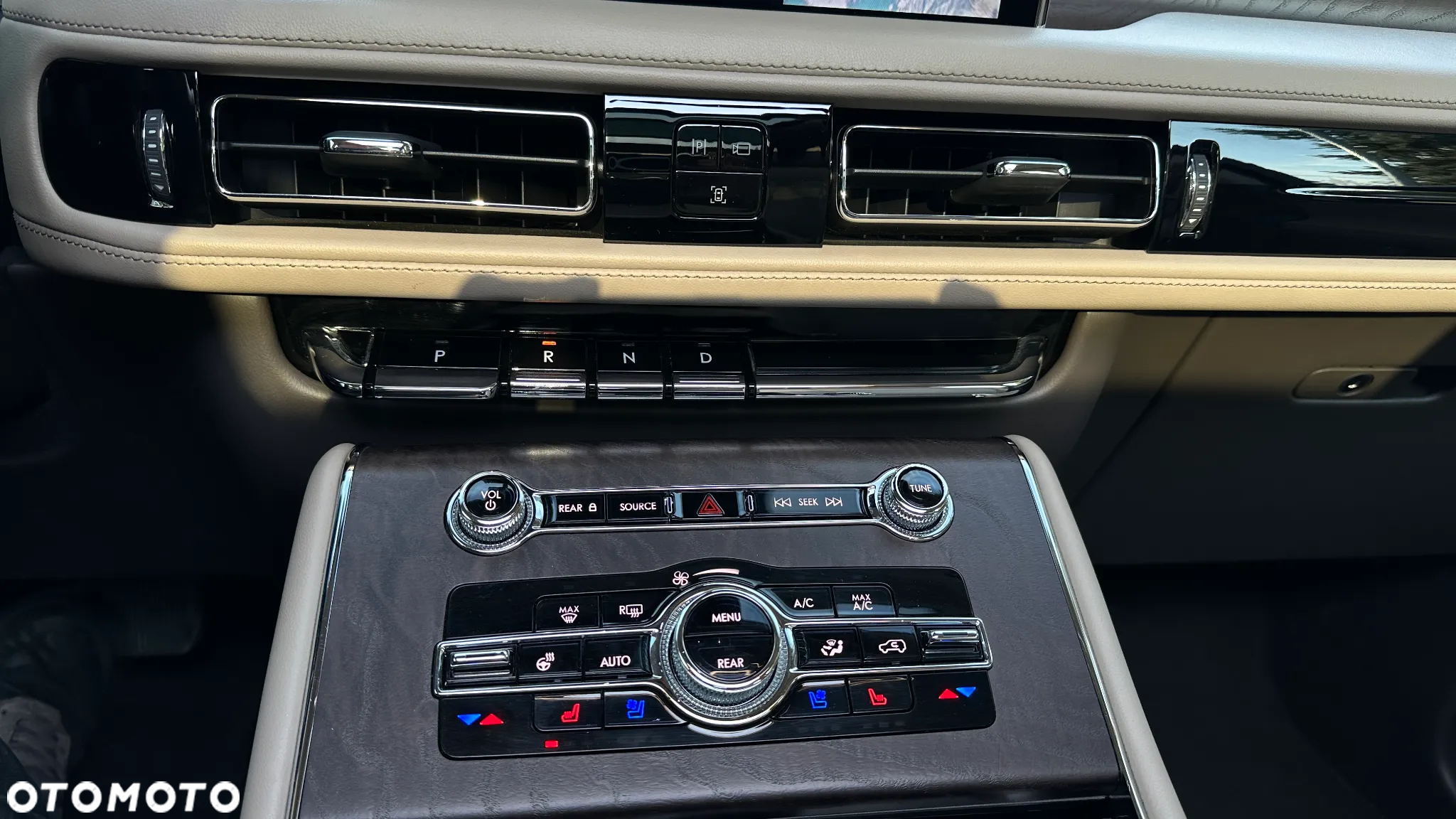 Lincoln Aviator - 25
