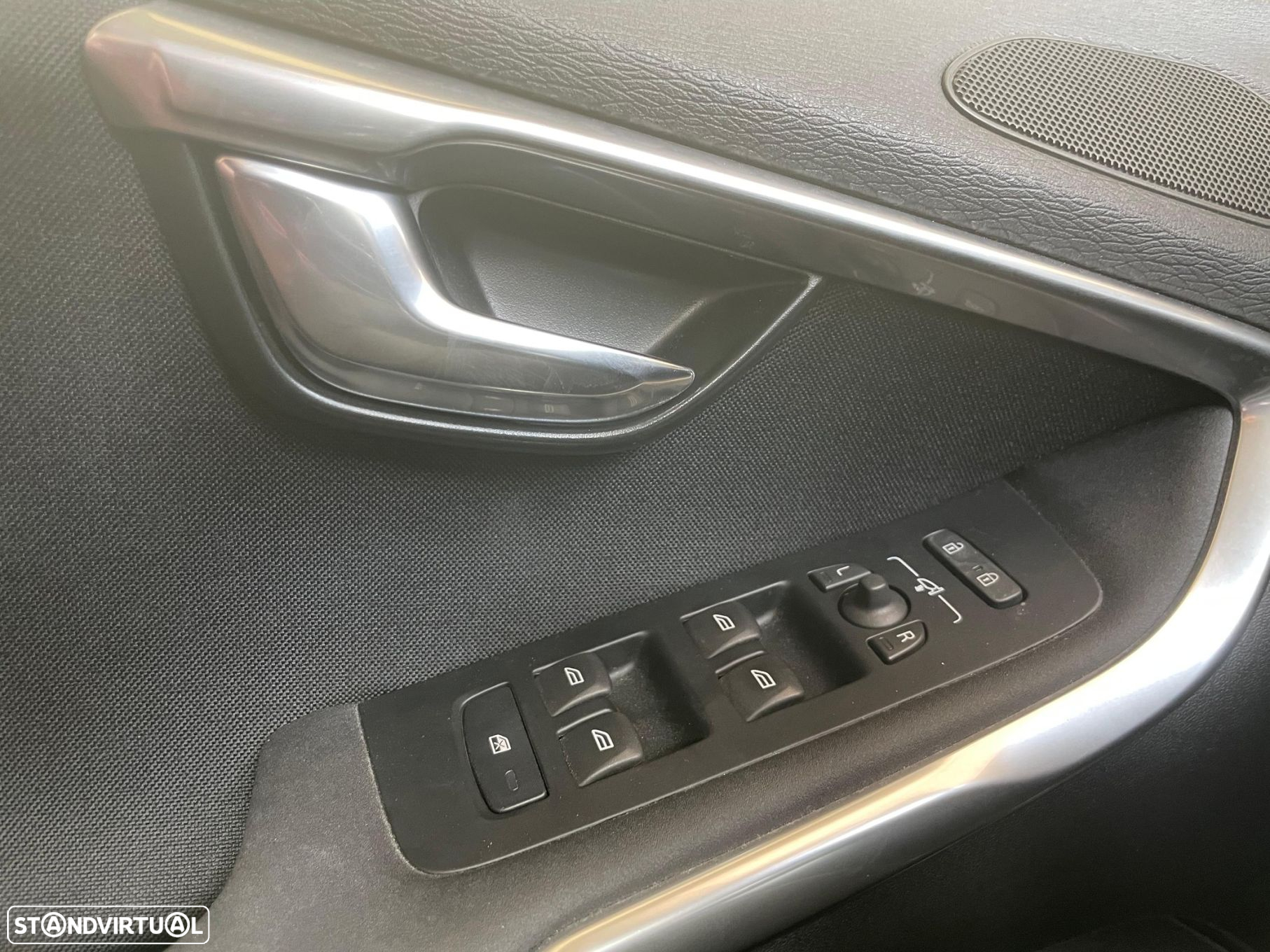 Volvo V40 2.0 D2 Momentum Eco - 17