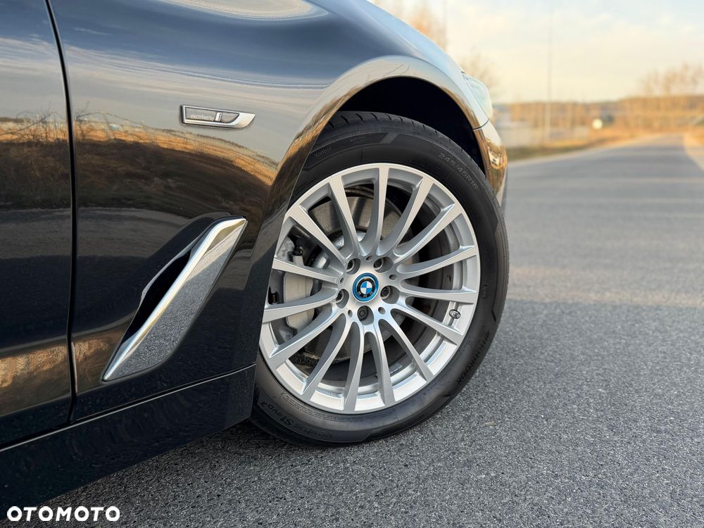 BMW Seria 5 530e Luxury Line sport - 11