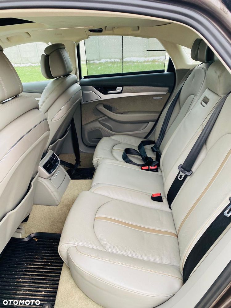 Audi A8 4.2 TDI DPF (clean diesel) quattro tiptronic - 11