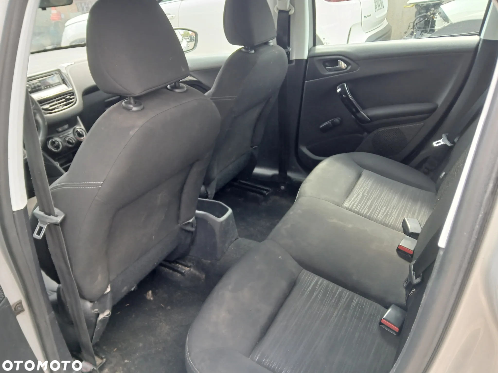 Peugeot 208 HDi 68 Like - 9