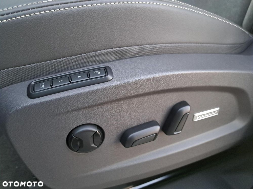 Volkswagen Multivan - 11