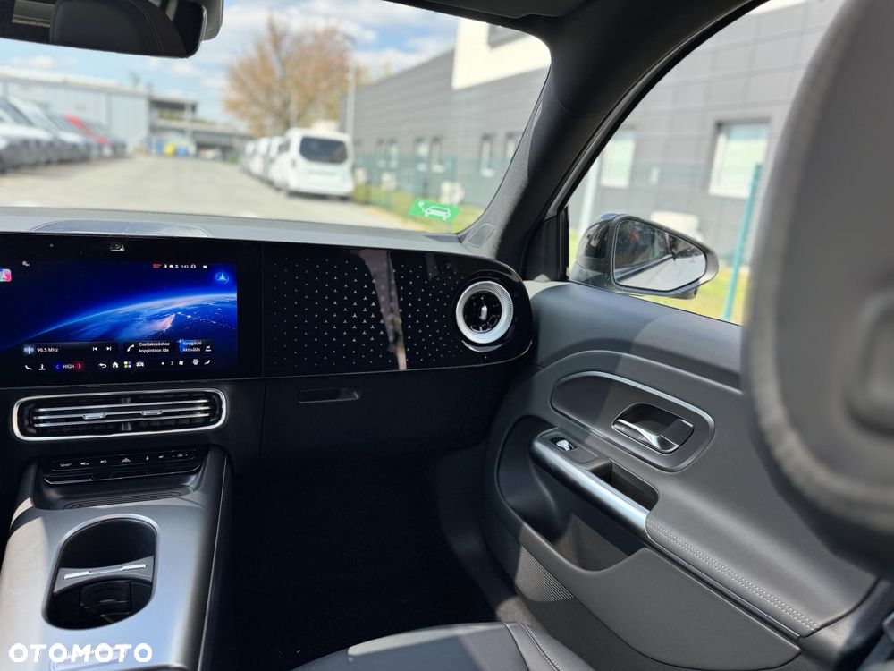 Mercedes-Benz GLB - 13