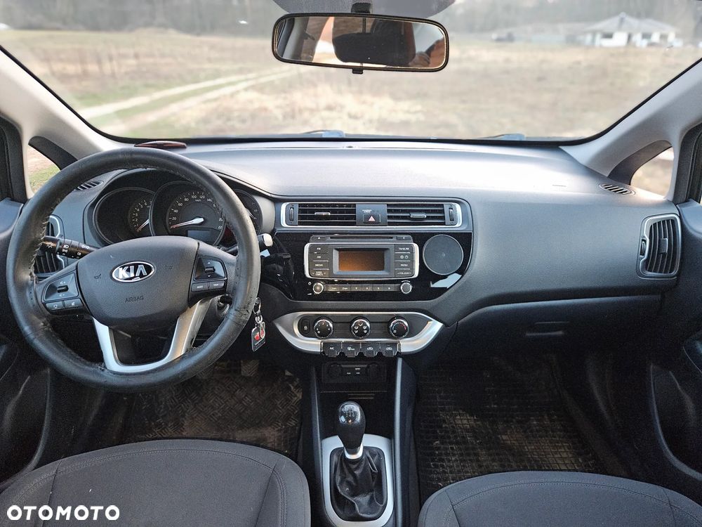 Kia Rio 1.4 L - 5