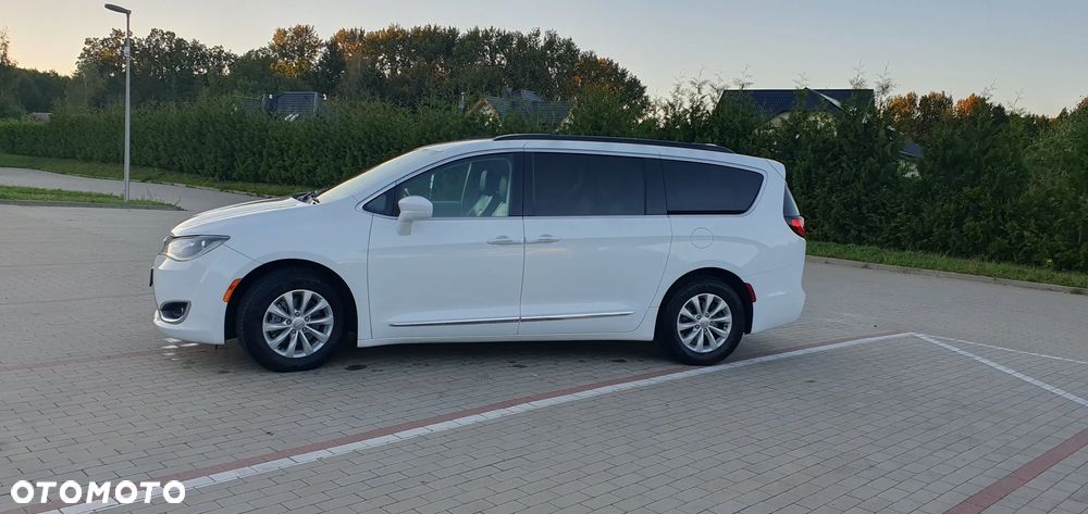 Chrysler Pacifica - 33