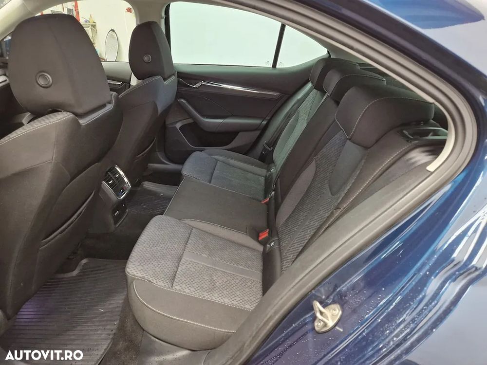 Skoda Octavia 2.0 TDI DSG 4X4 Style - 12
