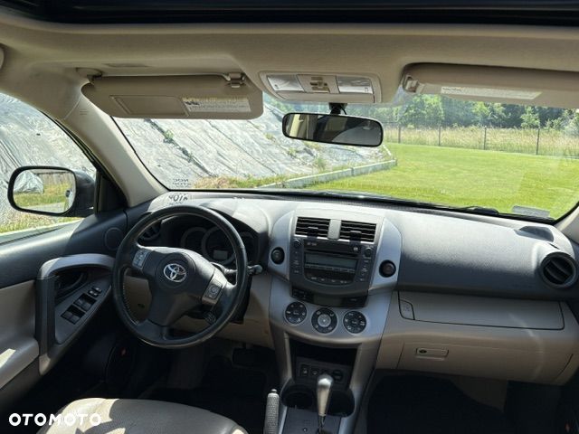 Toyota RAV4 - 25