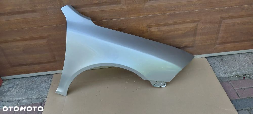 Skoda Octavia 2 II 2004-2008 Błotnik Przód Prawy  LA7W 9156 - 2