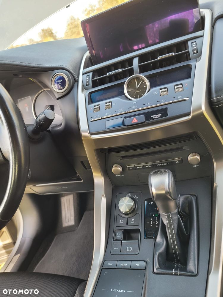 Lexus NX 300h Business Edition - 15