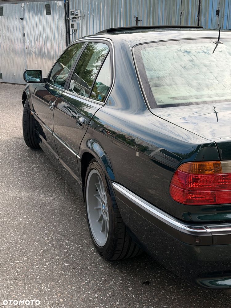 BMW Seria 7 740i - 4