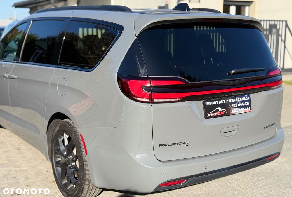 Chrysler Pacifica - 8