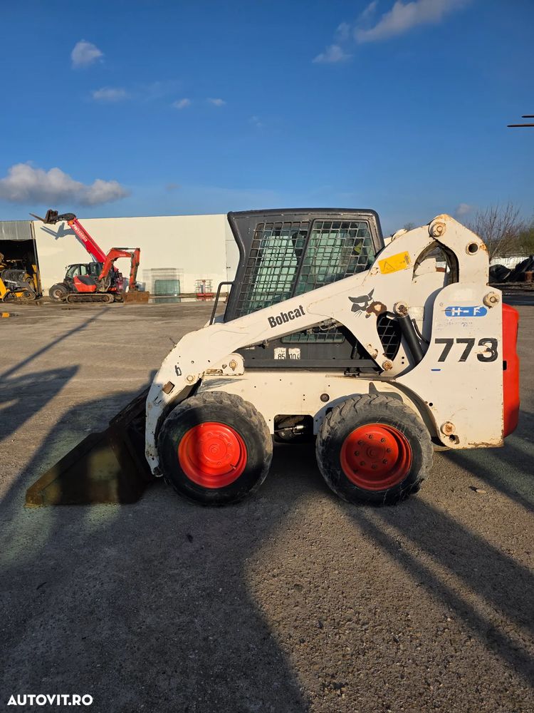 Bobcat 773 miniincarcator skidsteer - 11