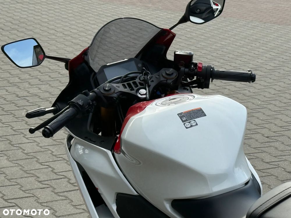 Yamaha YZF - 4
