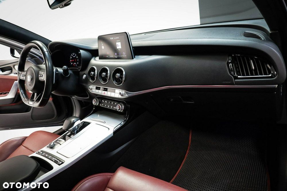 Kia Stinger - 32