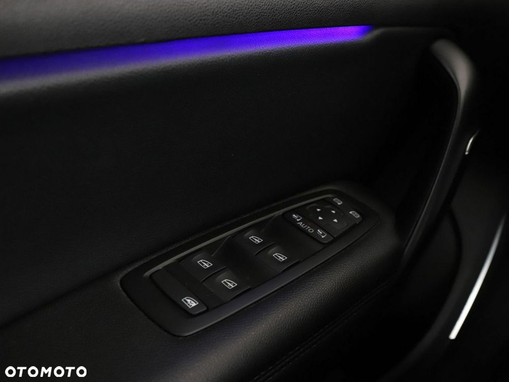 Renault Megane ENERGY TCe 205 EDC GT - 37