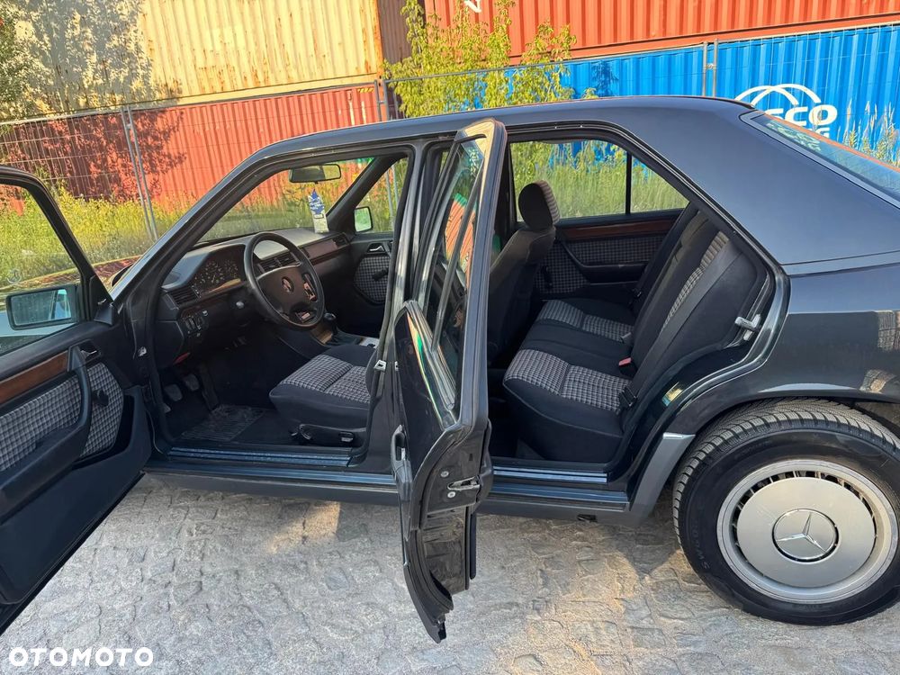Mercedes-Benz W124 (1984-1993) - 13
