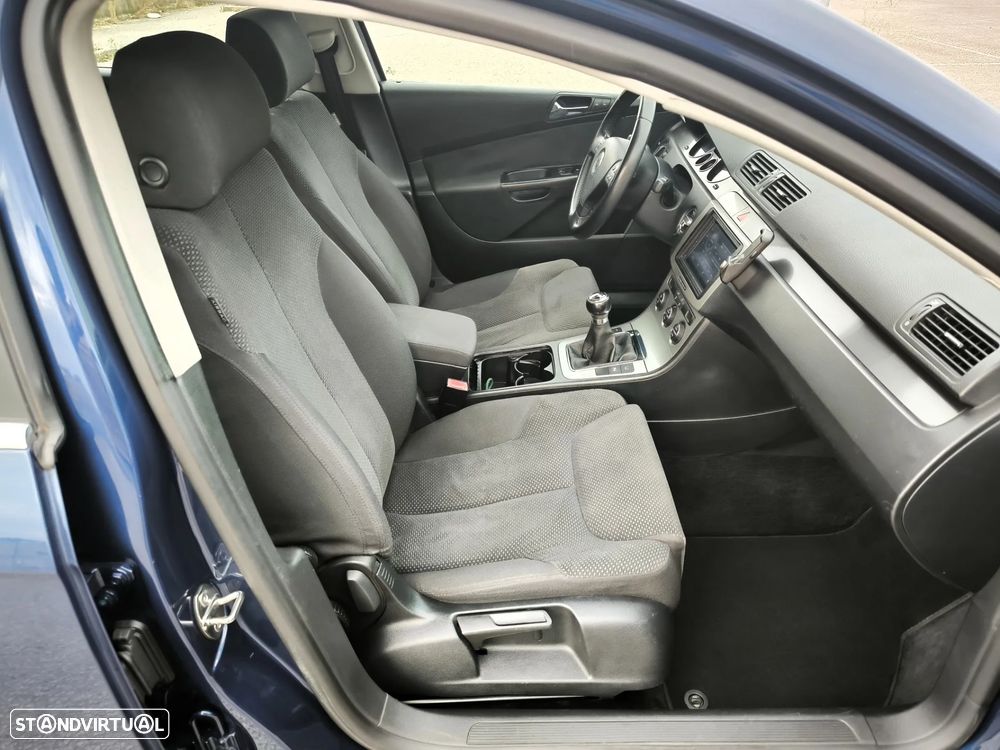 VW Passat Variant 2.0 TDI Confortline - 23