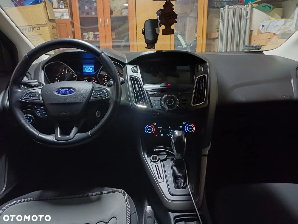 Ford Focus 1.6 Trend PowerShift - 2