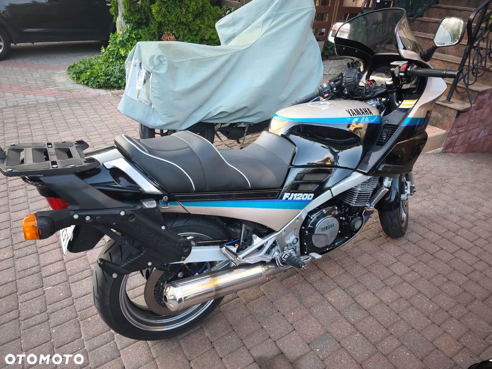 Yamaha FJ - 18