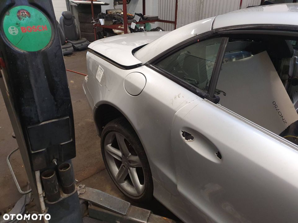 ĆWIARTKA BŁOTNIK PRAWY TYŁ MERCEDES SL500 R230 744 - 4