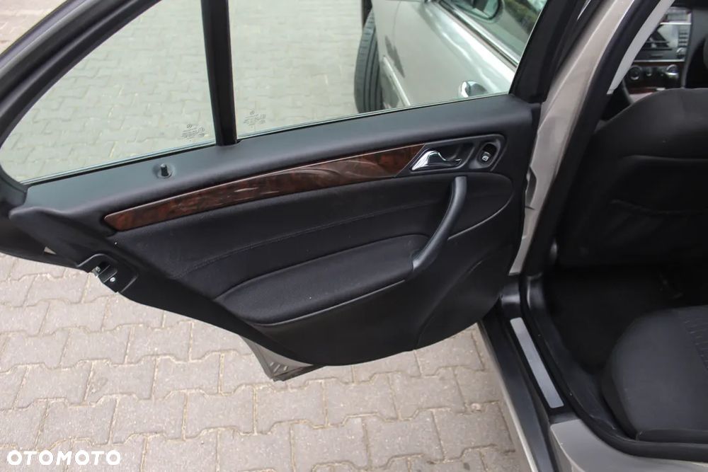 Mercedes-Benz Klasa C 180 Kompressor Automatik Elegance - 24