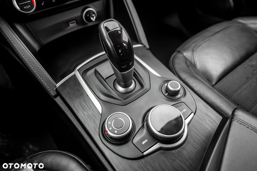 Alfa Romeo Stelvio 2.2 16V AT8 Q4 Sprint - 33