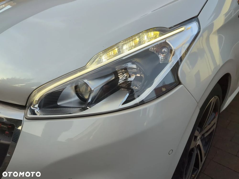 Peugeot 208 - 23