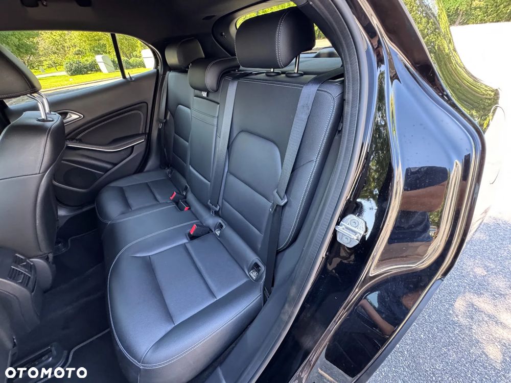 Mercedes-Benz GLA 250 4Matic 7G-DCT AMG Line - 31