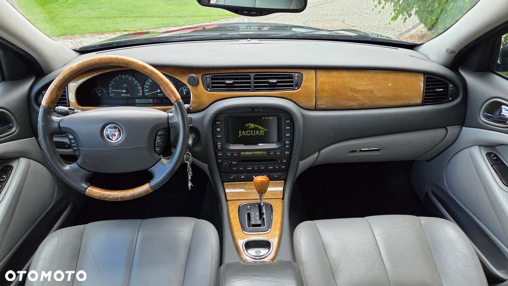 Jaguar S-Type - 12
