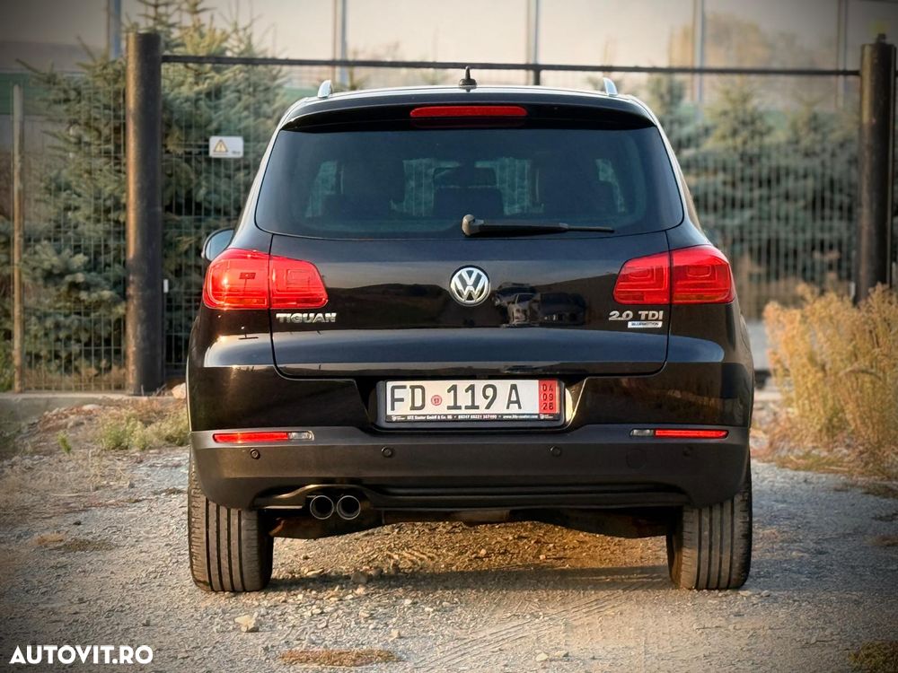 Volkswagen Tiguan 2.0 TDI DPF BlueMotion Technology Lounge Sport & Style - 4