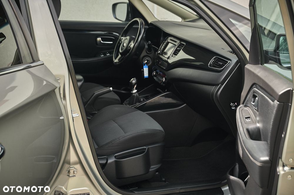 Kia Carens 1.6 GDI Attract - 24