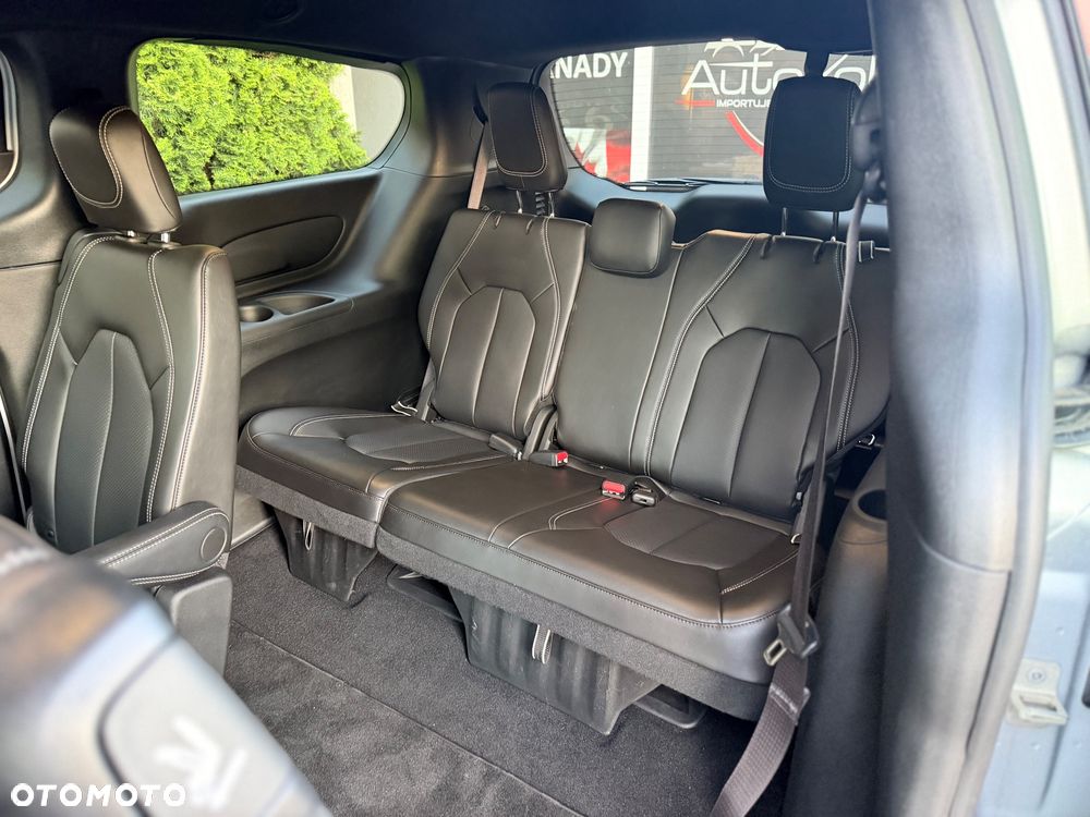 Chrysler Pacifica - 23