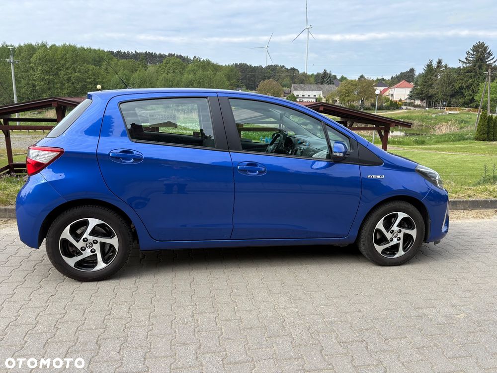 Toyota Yaris Hybrid 100 Selection - 4