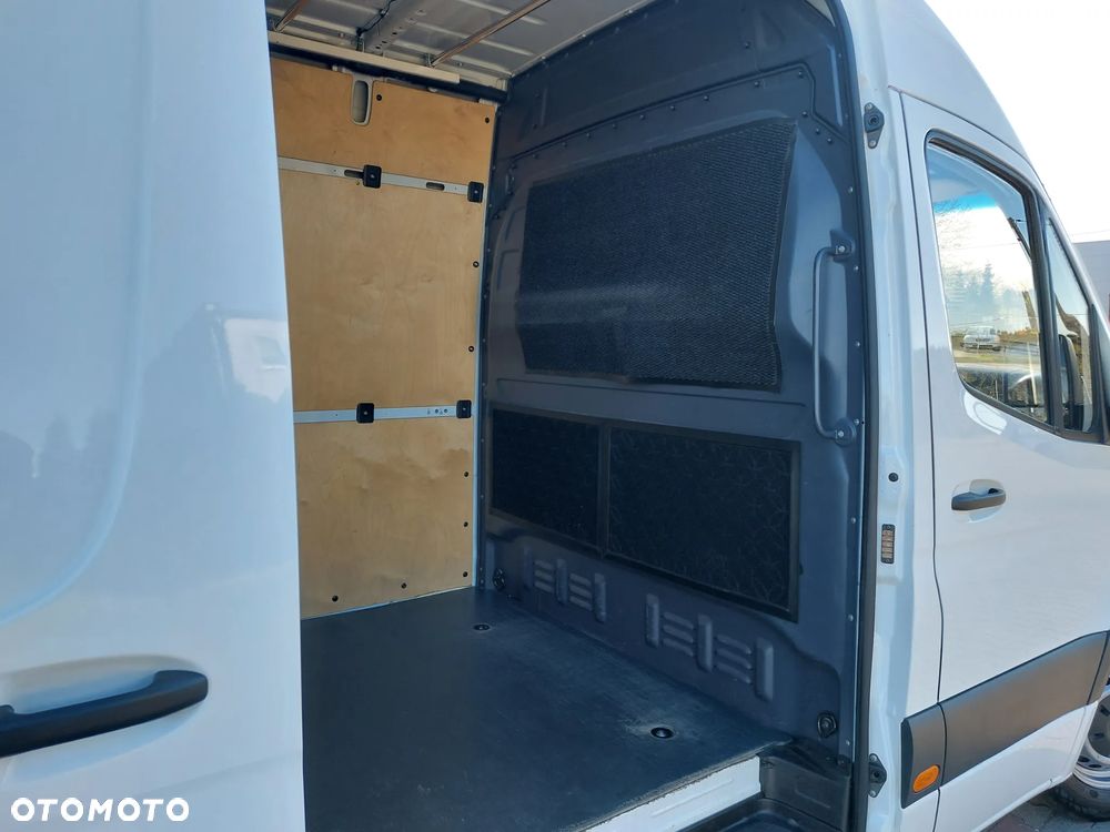 Mercedes-Benz Sprinter - 24