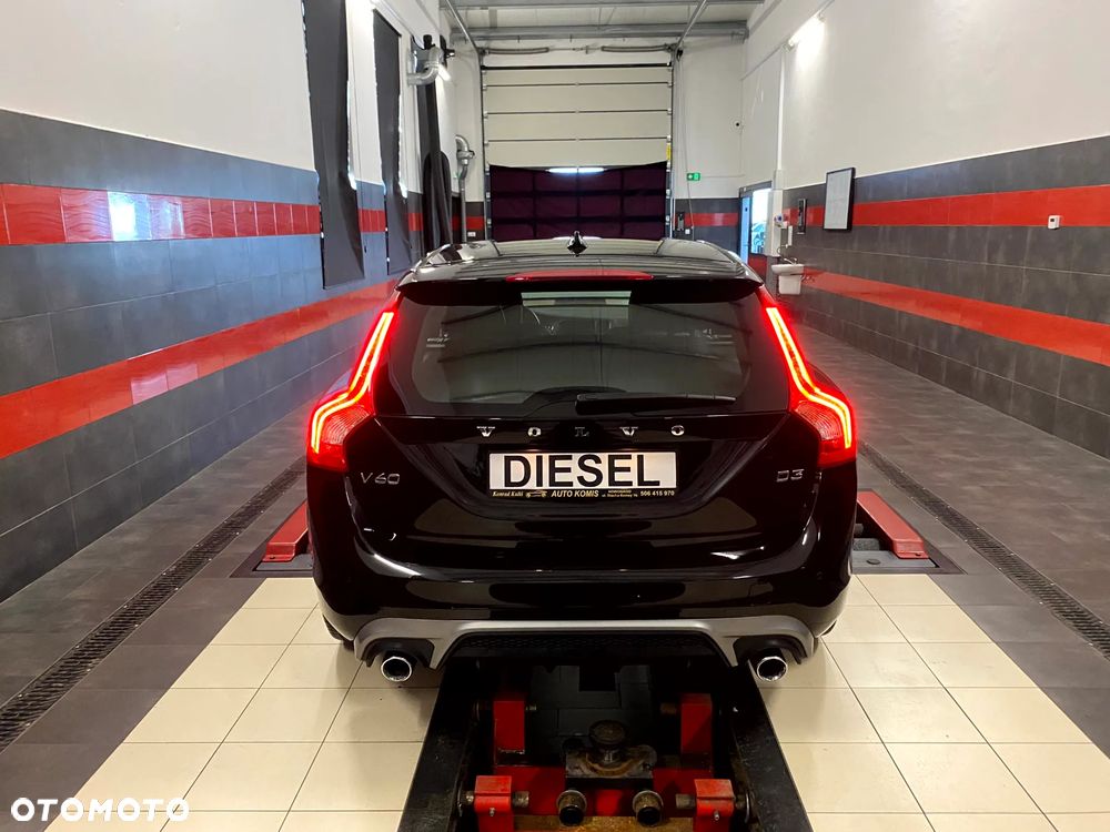 Volvo V60 D3 R-Design - 9