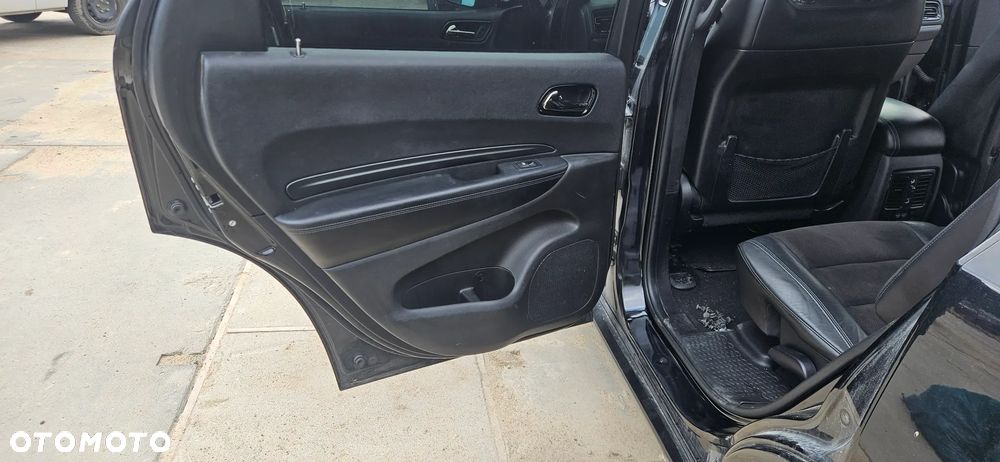 Dodge Durango III LIFT 2021- Fotel Fotele kanapa 2 rząd 3 rząd Tapicerka Boczki drzwi podłoga środek kolor czarny SKÓRA WELUR ZAMSZ 7 OSÓB grzane fotele - 16