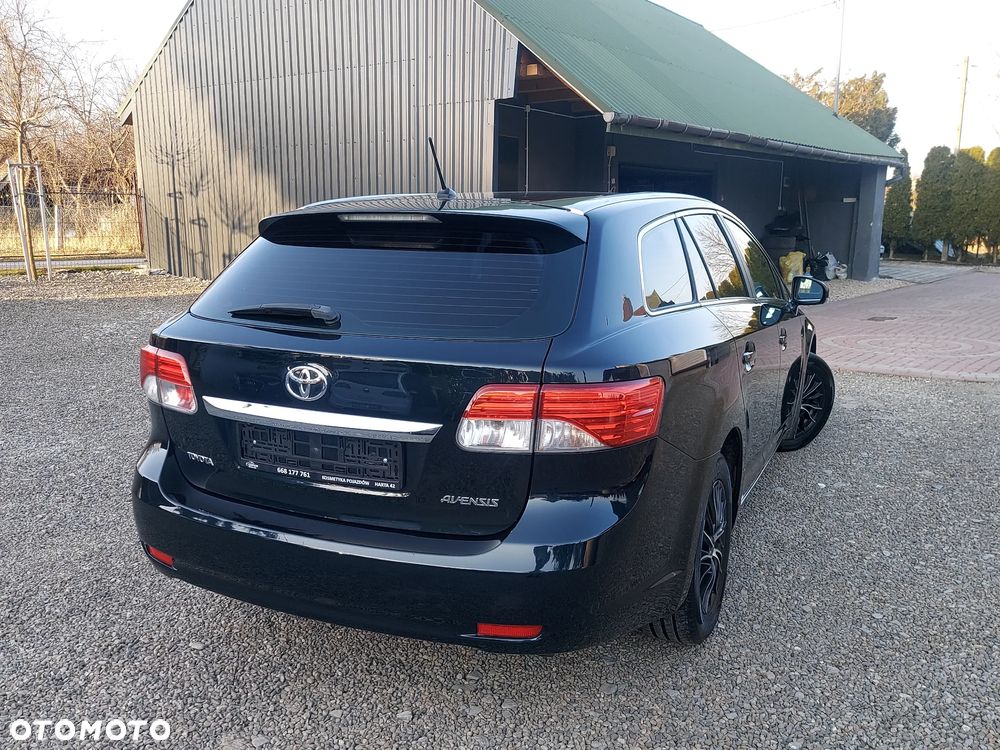 Toyota Avensis - 12