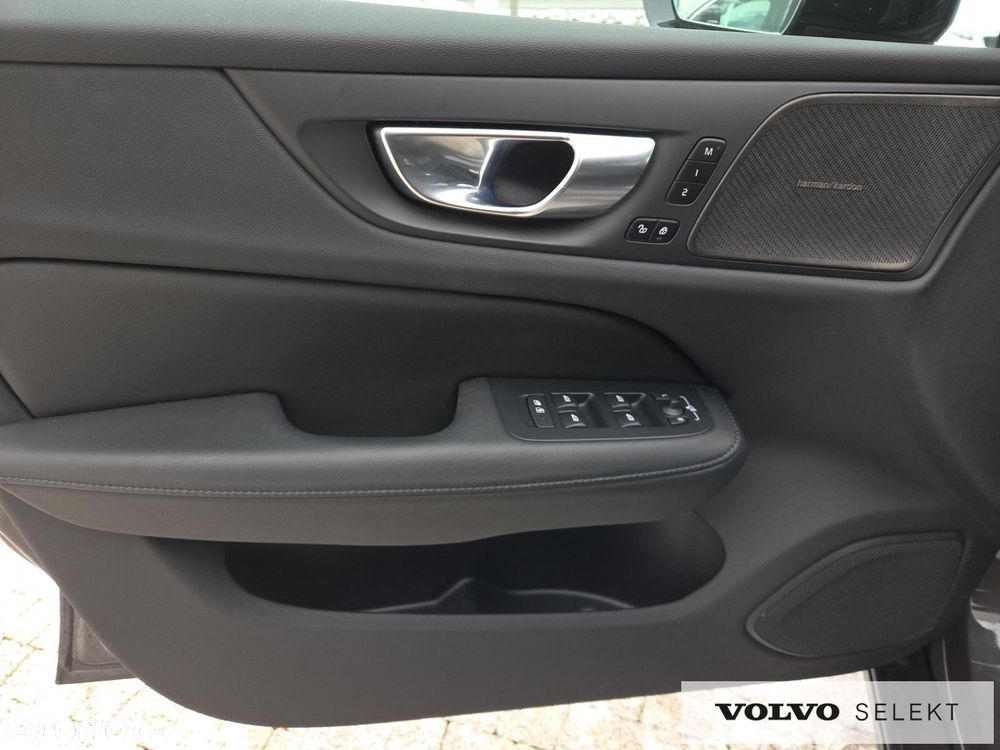 Volvo V60 B4 B Plus Dark - 23