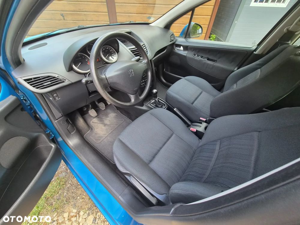 Peugeot 207 - 10