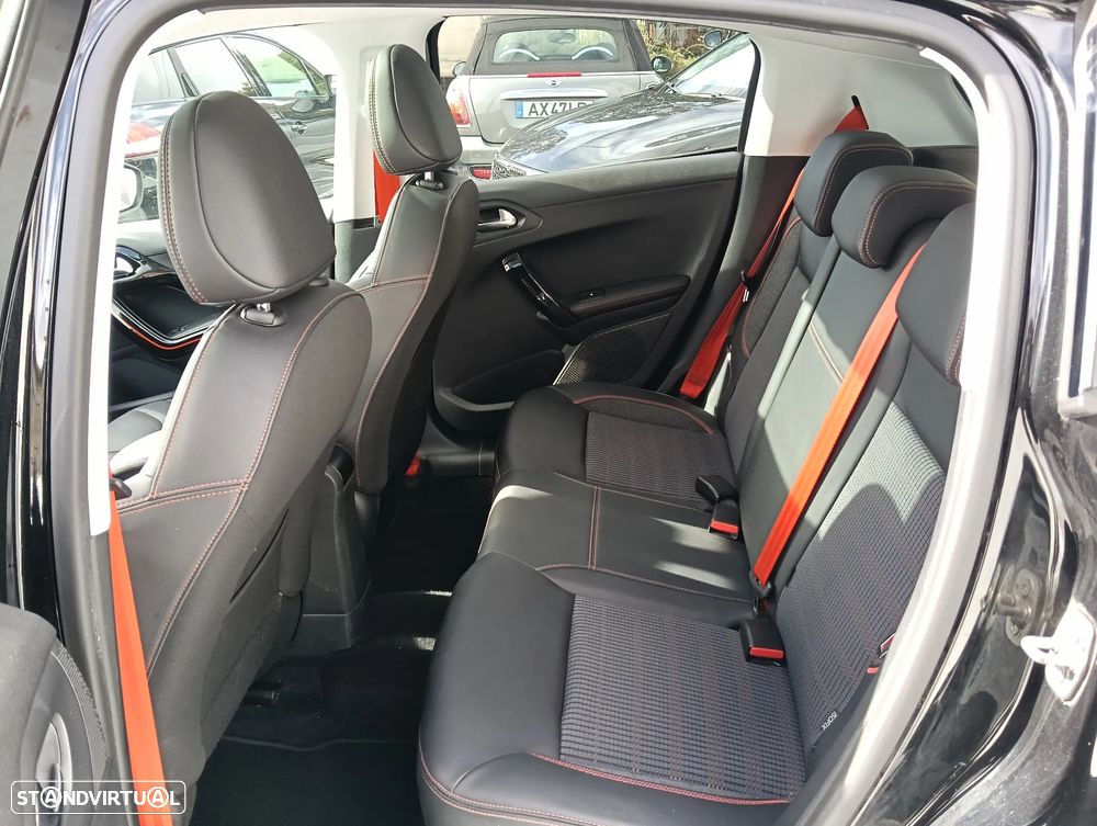 Peugeot 208 - 16