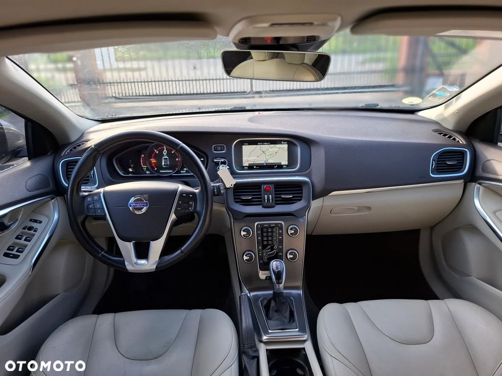Volvo V40 D4 Geartronic You - 13