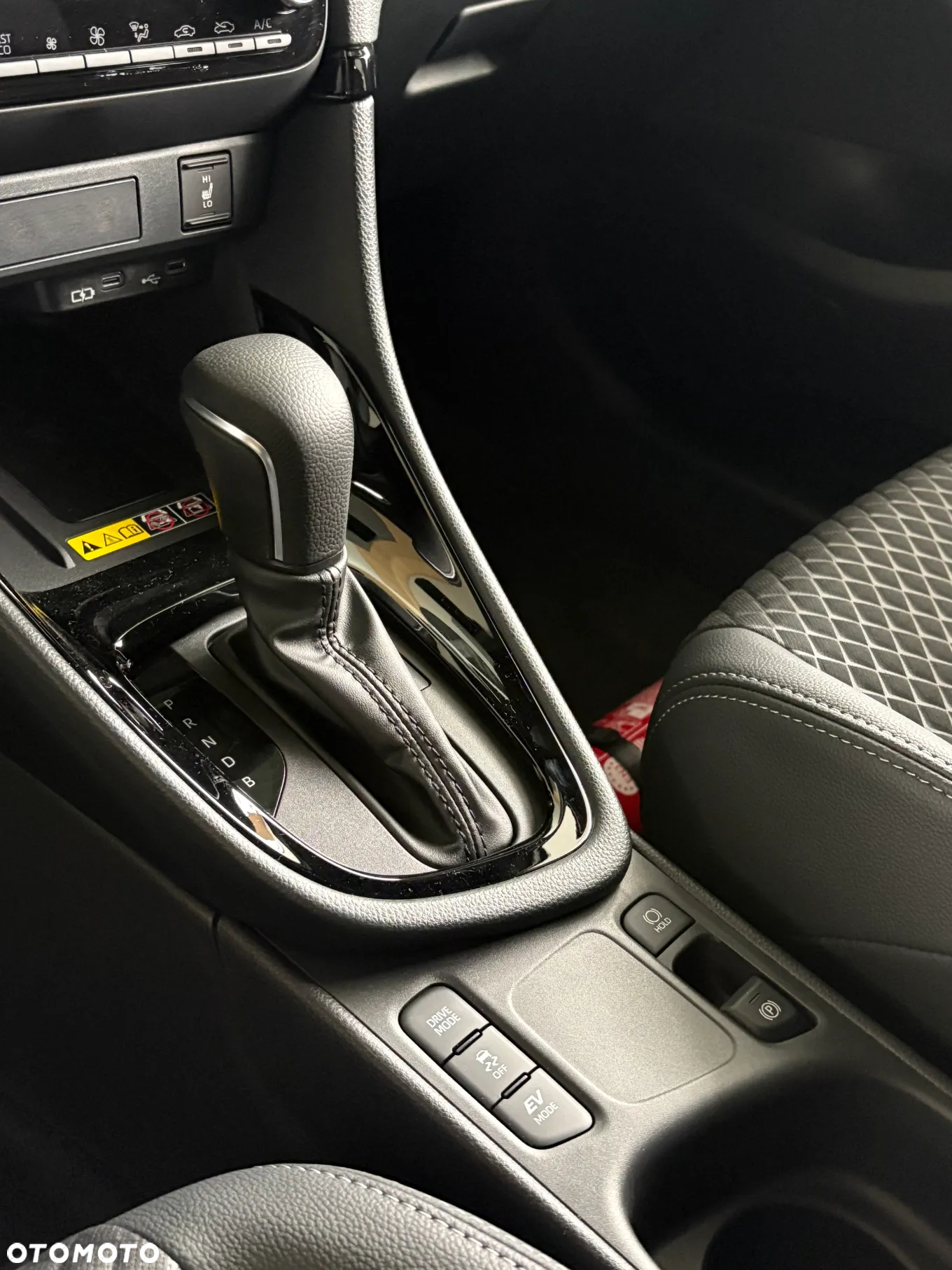 Toyota Yaris Hybrid 1.5 Executive - 16