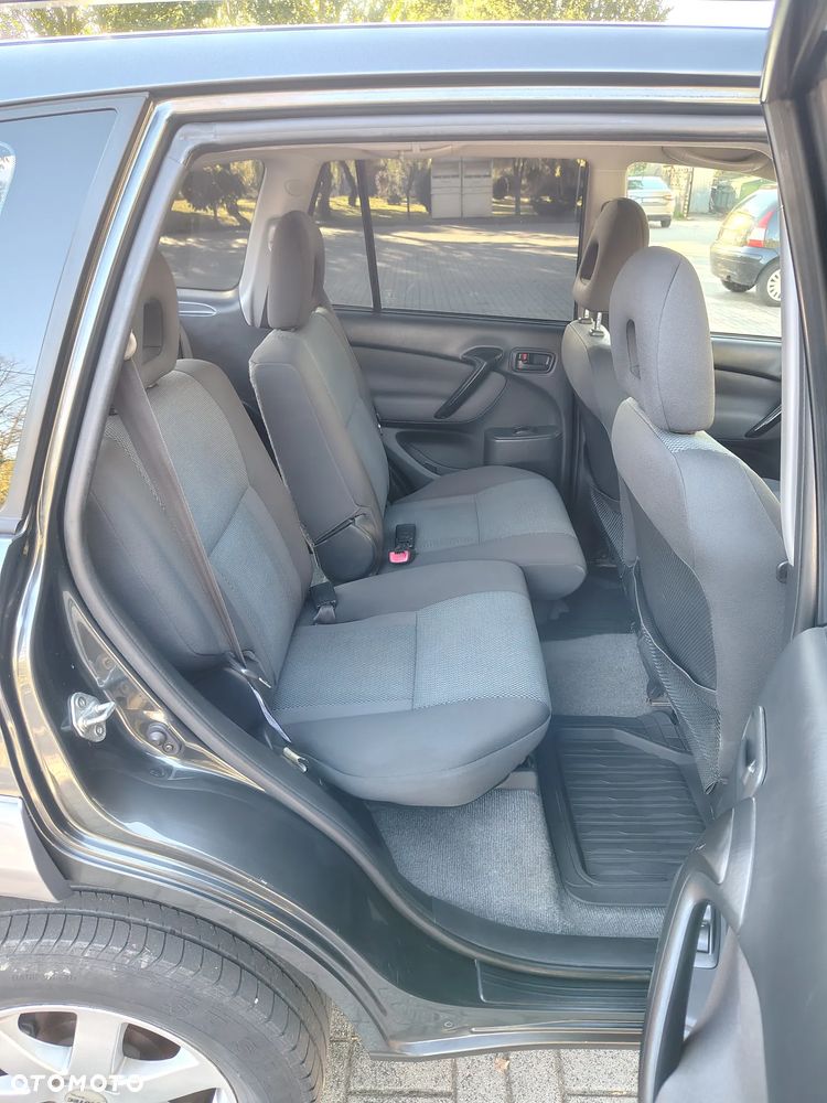 Toyota RAV4 - 23