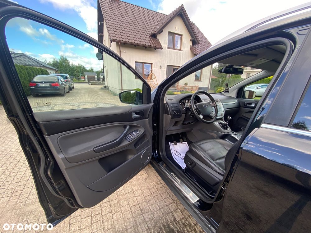 Ford Kuga 2.0 TDCi 4x4 Titanium - 25