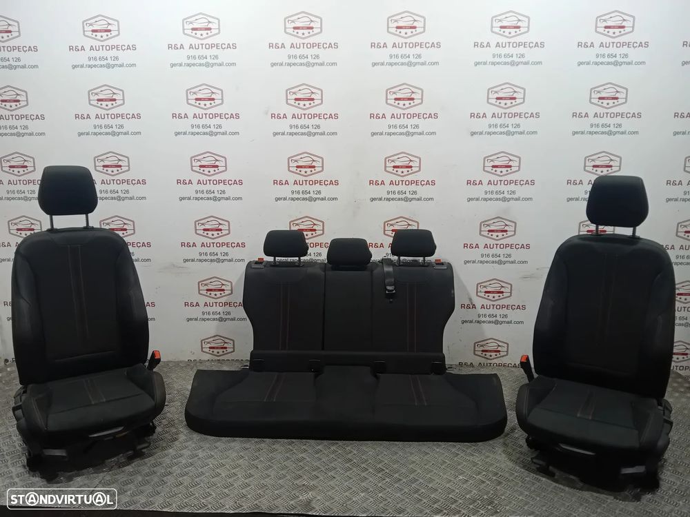 Conjunto de Bancos BMW Série 1 F20 LCI Sport em Tecido Costuras Vermelhas Original - 16