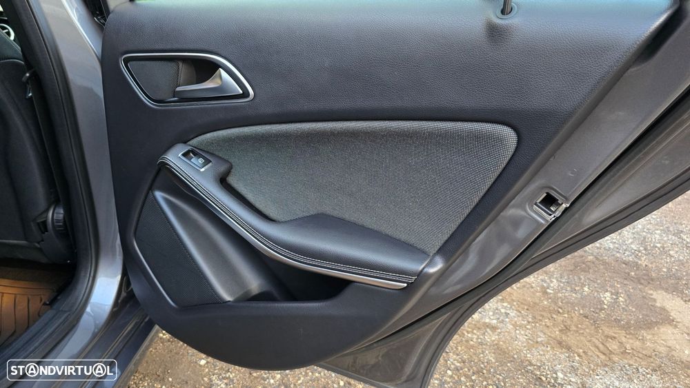 Mercedes-Benz A 180 d Urban - 37