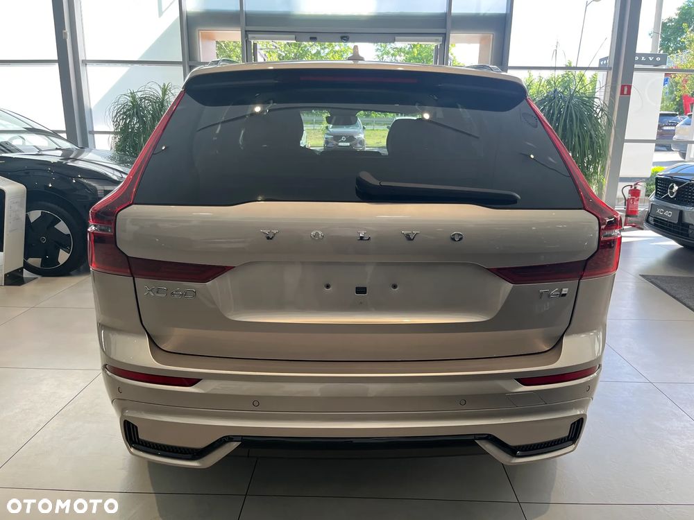 Volvo XC 60 T6 Plug-In Hybrid AWD Plus Dark - 6