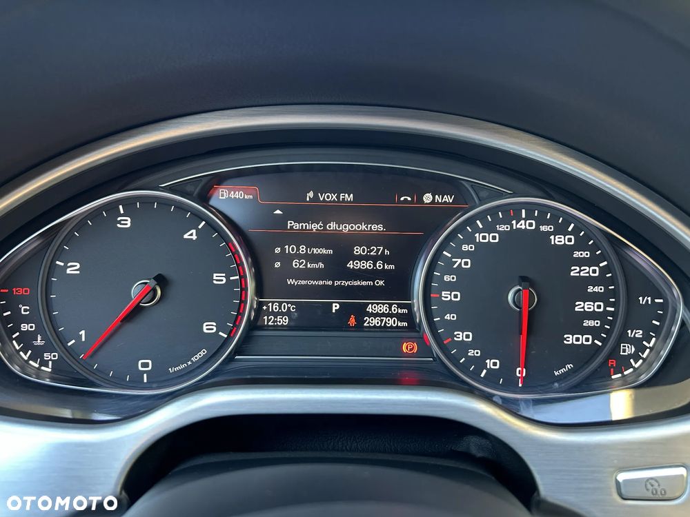 Audi A8 - 12