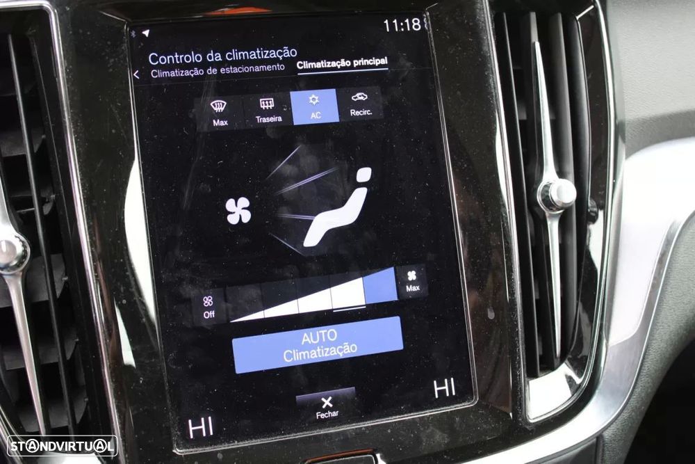 Volvo V60 2.0 B4 Momentum Core Geartronic - 23