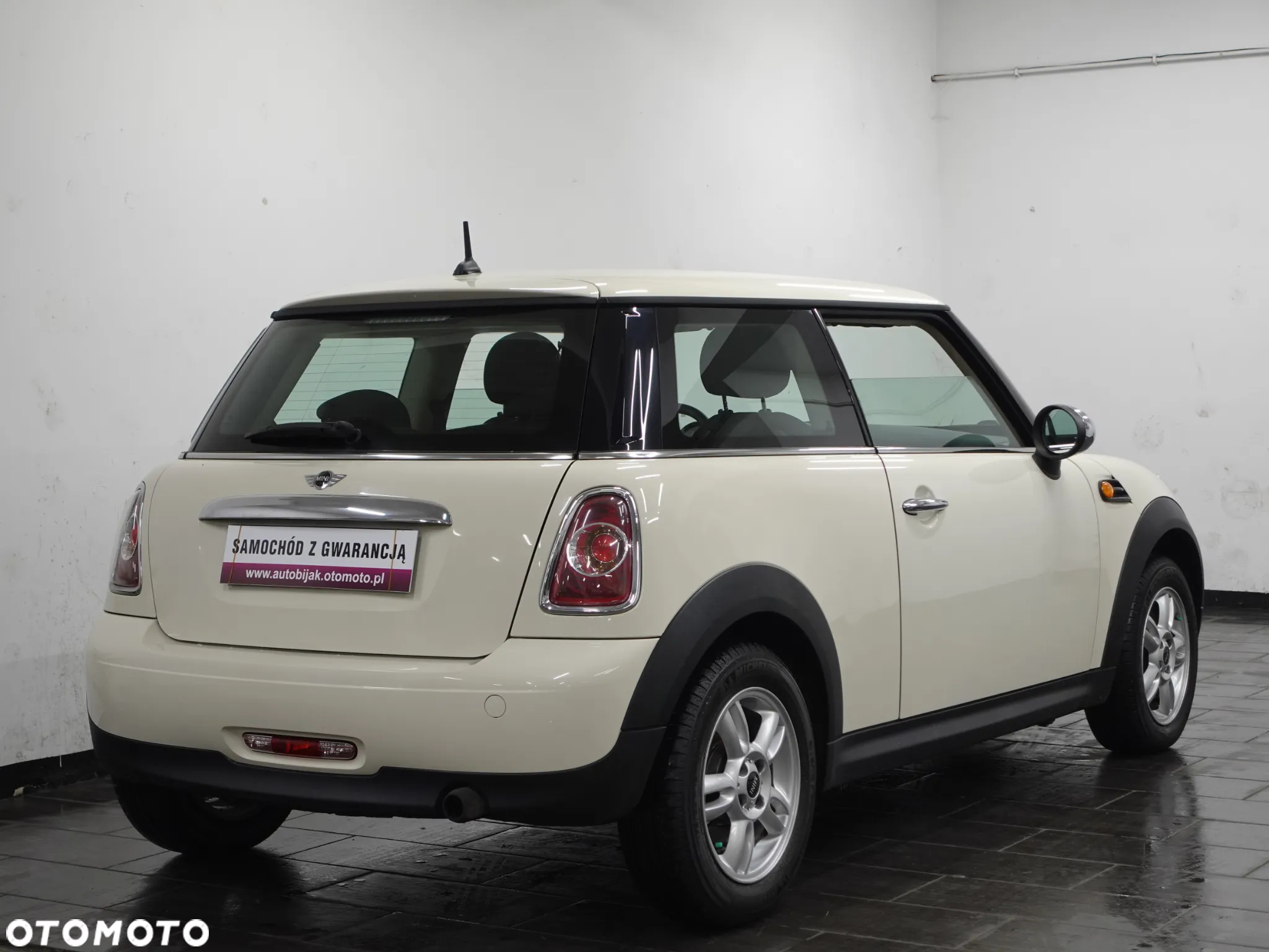 MINI ONE Standard - 8
